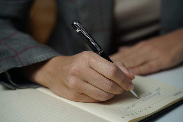 hand-5816640_640